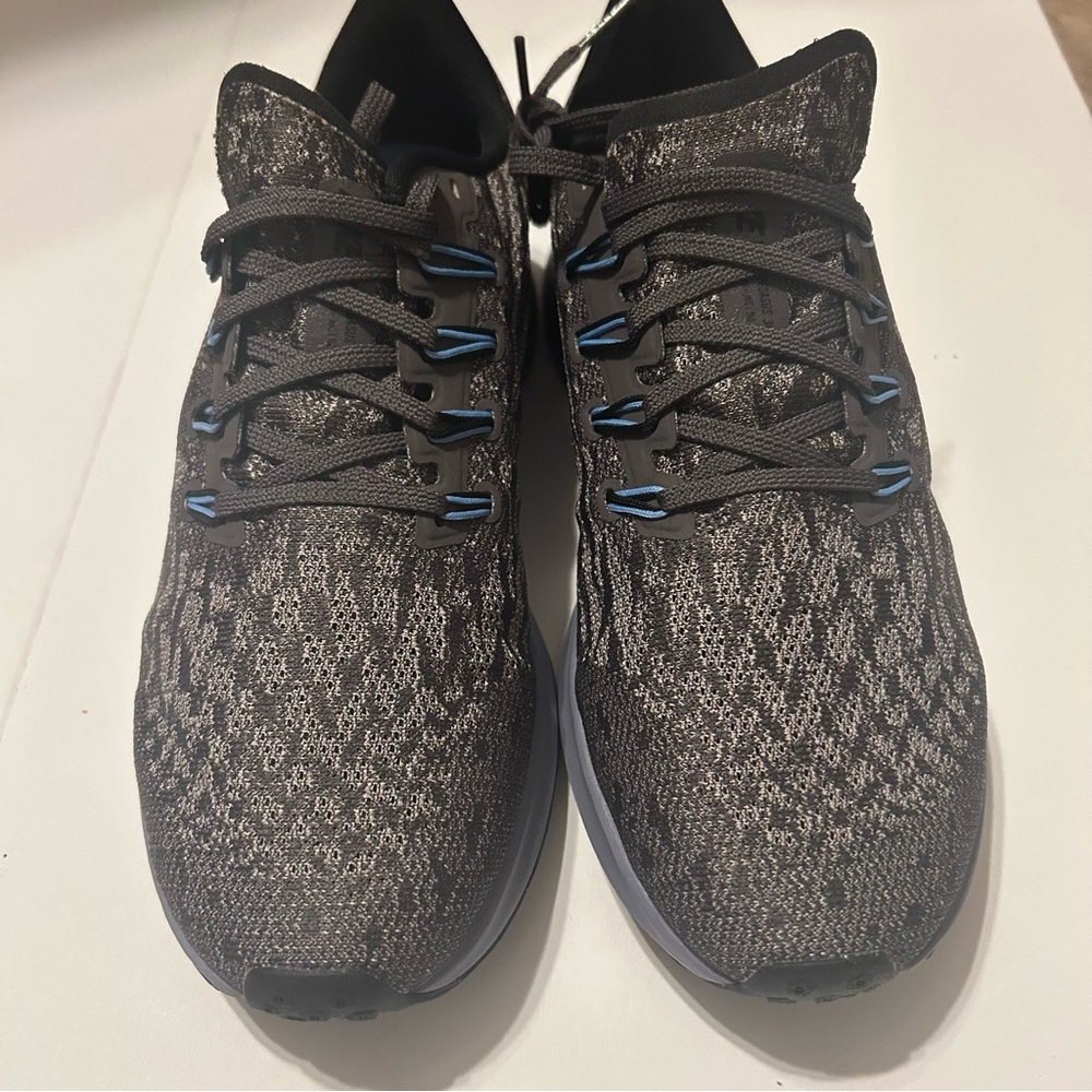 NEW Mens 8.5 Nike Air Zoom Pegasus Sneakers